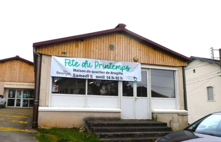 Banderole annoncant la fête du printemps 2024 à la maison de quartier de BREGILLE